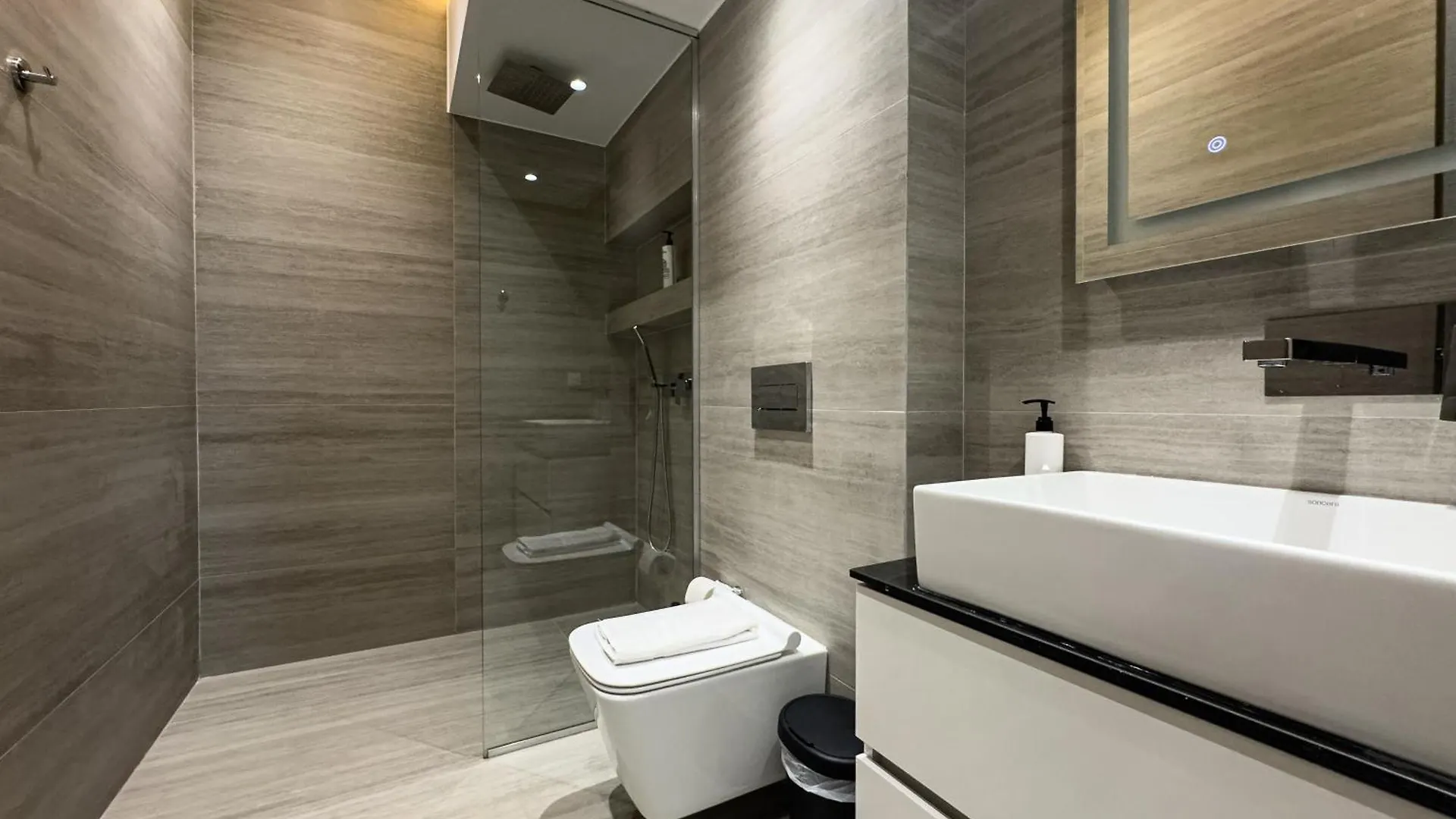 Villa 8 By Proliving Hospitality Thessaloníki Lägenhet